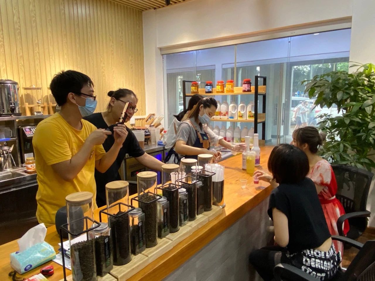 广州直播节“在穗台商分会场”,两岸网红主播齐聚松洲街金达咖啡饮品城打卡 广州直播节“在穗台商分会场”,两岸网红主播齐聚松洲街金达咖啡饮品城打卡