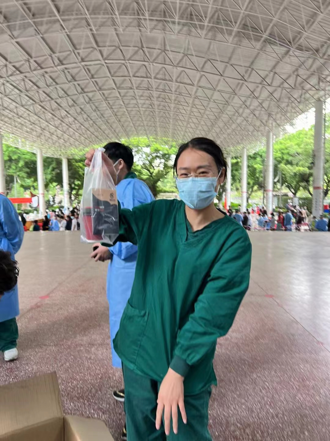 广州白云区政府相关部门向金达咖啡饮品城及众商家赠送“助力抗疫 爱心奉献”的锦旗和感谢信 广州白云区政府相关部门向金达咖啡饮品城及众商家赠送“助力抗疫 爱心奉献”的锦旗和感谢信